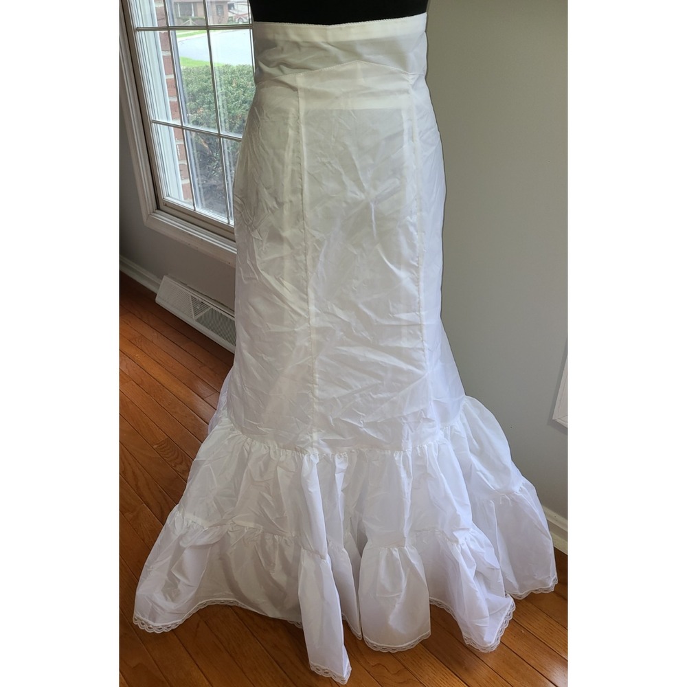 NWT Davids Bridal White Fit and Flare Slip Petticoat Size 8‎ Style 550 Zipper